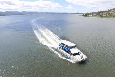 Crucero de descubrimiento de 2.5 horas por la mañana que incluye  Crucero de descubrimiento de 2.5 horas por la mañana que incluye