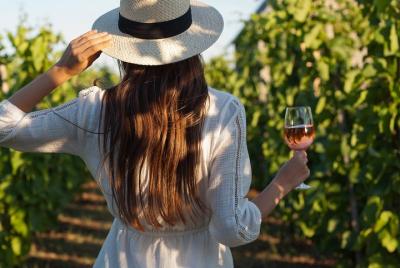 7 horas de catas, 3 bodegas, granja, avistamiento de canguros y a