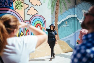 Recorrido a pie por la arquitectura, el arte callejero y los secr