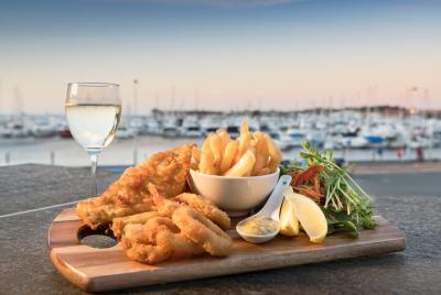 Almuerzo y entrada de admisión general en AQWA