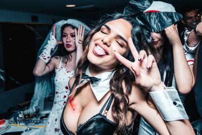 Crucero de fiesta de Halloween en el puerto de Sydney