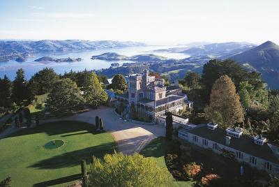 Entrada al castillo y a los jardines de Larnach Entrada al castillo y a los jardines de Larnach