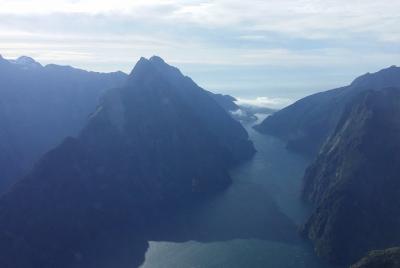 Vuelo panorámico en helicóptero Mitre Peak desde Milford Sound Vuelo panorámico en helicóptero Mitre Peak desde Milford Sound