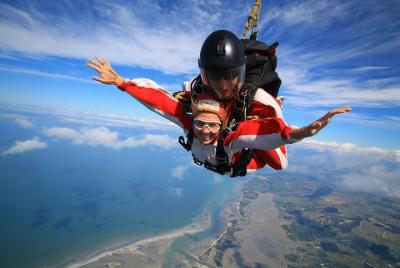 Skydive de 13,000 pies sobre Abel Tasman con el escenario más épi