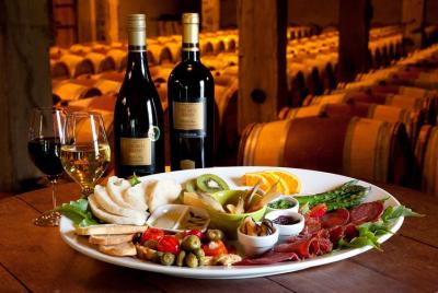 Almuerzo Gourmet Napier incluyendo Tour de Vino por la tarde