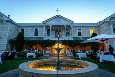 Twilight Progressive Winery Tour que incluye comida de 3 platos y