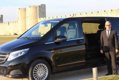 Escápate al lujoso Mercedes Van, alrededor de la pequeña Camargue y más allá ...  Escápate al lujoso Mercedes Van, alrededor de la pequeña Camargue y más allá ...