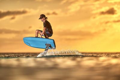 Experiencia de surf en foil eléctrico en Juan-les-pins