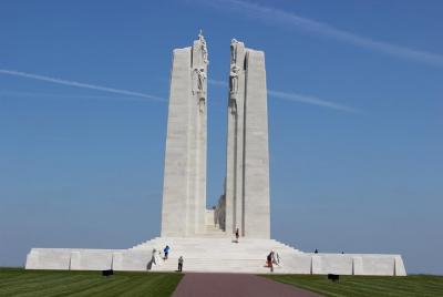 Traslado privado de ida y vuelta desde Arras o Lens a Vimy Ridge Traslado privado de ida y vuelta desde Arras o Lens a Vimy Ridge