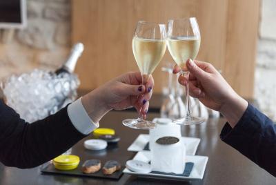 Tour en inglés a la granja de esturiones con una degustación de c