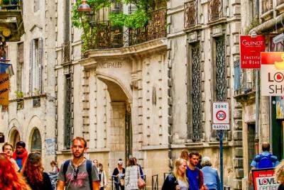 Descubre Burdeos en 60 minutos con un local