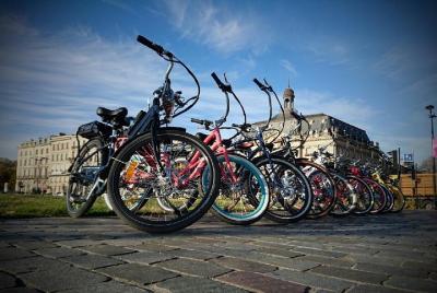 Tour en bicicleta eléctrica de 1 hora por Burdeos