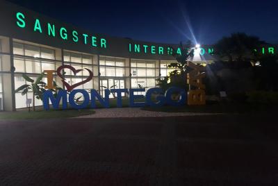 Traslado del aeropuerto de Montego Bay a los hoteles Ocho Ríos y  Traslado del aeropuerto de Montego Bay a los hoteles Ocho Ríos y