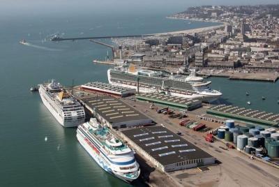 Traslado privado: puerto de LE HAVRE al aeropuerto de París CDG en furgoneta de lujo Traslado privado: puerto de LE HAVRE al aeropuerto de París CDG en furgoneta de lujo