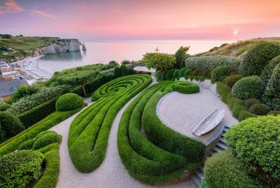Los jardines de entrada Etretat. Los jardines de entrada Etretat.