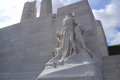 Vimy and Flanders Fields Canadian Battlefield Tour desde Lille