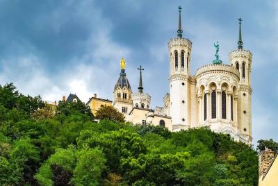 Visita guiada a pie histórica y cultural por el Vieux Lyon (inglés) Visita guiada a pie histórica y cultural por el Vieux Lyon (inglés)
