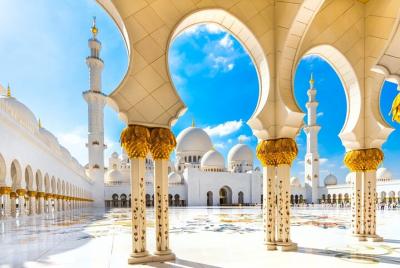 Recorrido por la ciudad de Abu Dhabi con boleto de entrada a Ferr Recorrido por la ciudad de Abu Dhabi con boleto de entrada a Ferr