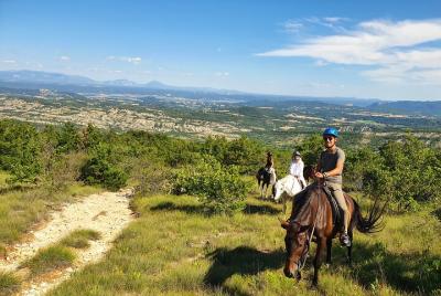 Montar a caballo en la Alta Provenza Luberon y Forcalquier Montar a caballo en la Alta Provenza Luberon y Forcalquier