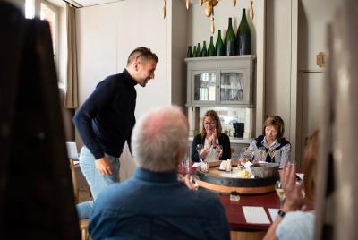 Clase de degustación de champán y almuerzo cerca de Epernay Clase de degustación de champán y almuerzo cerca de Epernay