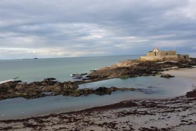 Escapada privada de un día al Monte Saint-Michel y Saint-Malo des