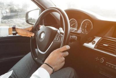 Traslado privado de Praiano a Nápoles, puerta a puerta, conductor