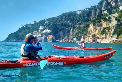 Tour en kayak por la costa de Amalfi por arcos, playas y cuevas m