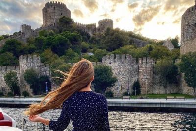 Crucero al atardecer por el Bósforo en un yate de lujo