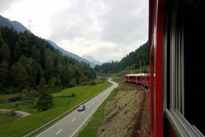 Excursión de día completo en tren a Bernina desde Milán Excursión de día completo en tren a Bernina desde Milán