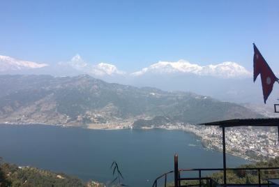 Senderismo fácil a la estupa de la paz mundial Sarangkot de Pokha