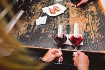 Recorrido a pie de vino y más Bolzano con sommelier