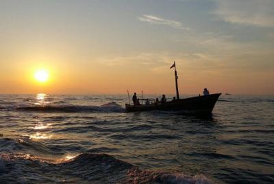 Increíble y amigable puesta de sol por la costa de Capri y las gr
