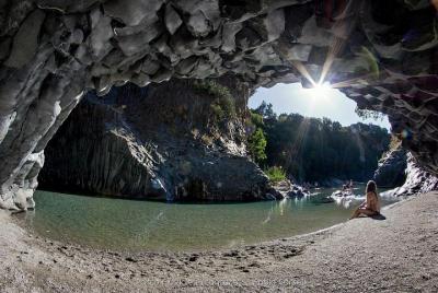 Recorrido privado de un día de Gole Alcántara con degustación de 
