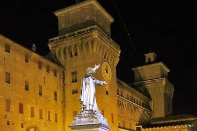 Ferrara destaca tour en grupo pequeño por la noche