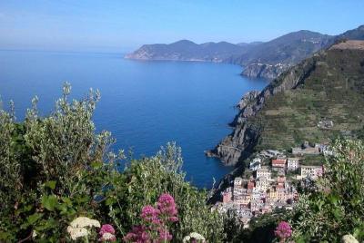 Excursión semiindependiente en autobús a Cinque Terre desde Flore Excursión semiindependiente en autobús a Cinque Terre desde Flore