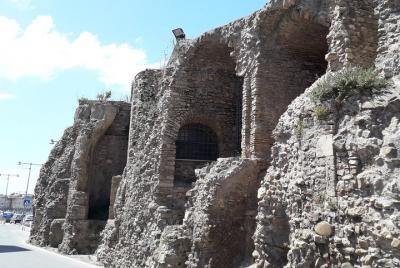 Recorrido a pie por los lugares históricos de Civitavecchia