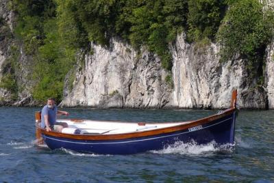 Recorrido en bote lento para grupos pequeños con aperitivo en el lago Maggiore Recorrido en bote lento para grupos pequeños con aperitivo en el lago Maggiore