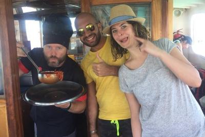 Cena a bordo de un transbordador clásico en La Maddalena