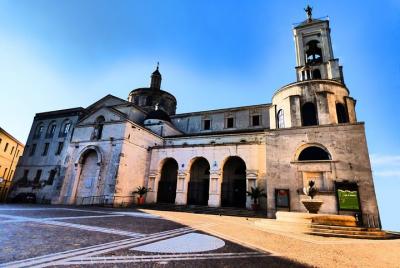 Tour privado a pie de medio día en Catanzaro con almuerzo