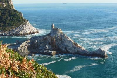 Caminando hacia Portovenere y los secretos del antiguo molino romano de aceitunas Caminando hacia Portovenere y los secretos del antiguo molino romano de aceitunas