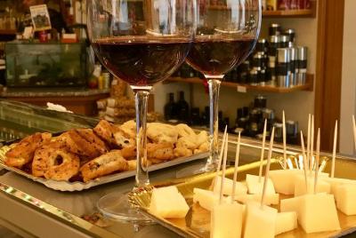 Recorrido gastronómico por la calle Lecce y visita a la ciudad. Recorrido gastronómico por la calle Lecce y visita a la ciudad.