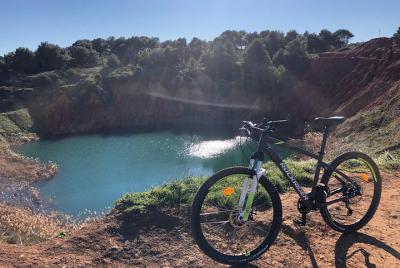 Mountain Bike Adventure: Otranto, la cantera Bouxite y el valle d Mountain Bike Adventure: Otranto, la cantera Bouxite y el valle d
