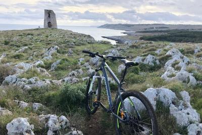 Aventura en bicicleta de montaña: Porto Badisco y los senderos de Aventura en bicicleta de montaña: Porto Badisco y los senderos de