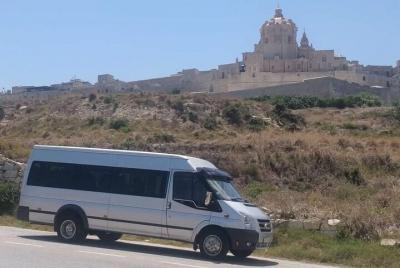 Traslados al aeropuerto a todas las ubicaciones en Malta (grupos  Traslados al aeropuerto a todas las ubicaciones en Malta (grupos