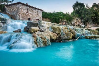 Saturnia y Picnic al atardecer en medio de los viñedos. Saturnia y Picnic al atardecer en medio de los viñedos.