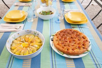Almuerzo o cena y demostración de cocina en una casa local en Pol