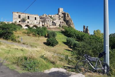 Tour de un día en bicicleta a Craco con almuerzo en casa de campo