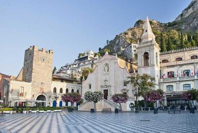 Tour privado a Taormina y Castelmola desde Messina Tour privado a Taormina y Castelmola desde Messina