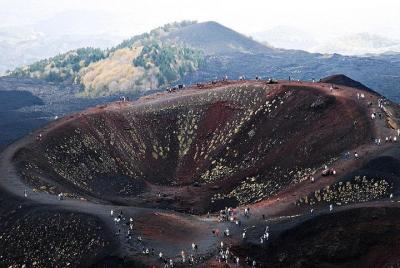 Tour privado desde Messina: Volcán Etna y visita a la bodega con degustación de alimentos y vinos Tour privado desde Messina: Volcán Etna y visita a la bodega con degustación de alimentos y vinos