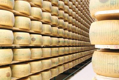 Disfruta de un tour y degustación de queso privado Parmigiano Reg Disfruta de un tour y degustación de queso privado Parmigiano Reg
